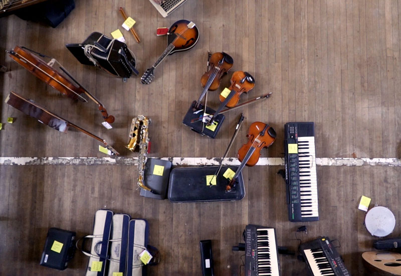 Kép That Orchestra with the Broken Instruments című filmből