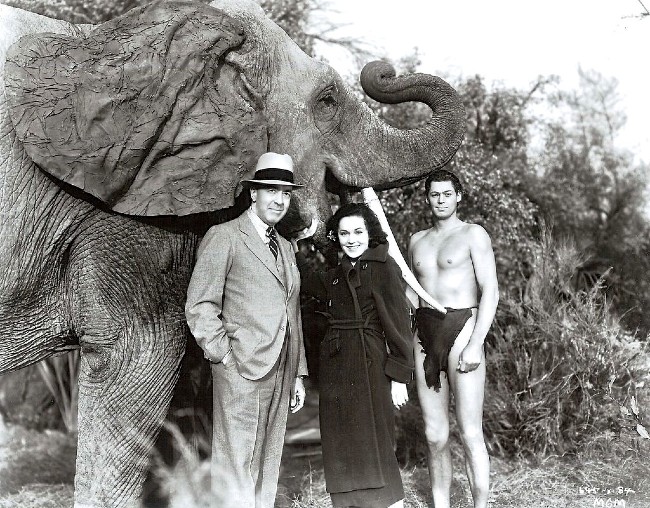 Edgar Rice Burroughs, a Tarzan-könyvek szerzője Johnny Weissmüller, Maureen O'Sullivan és egy elefánt társaságában