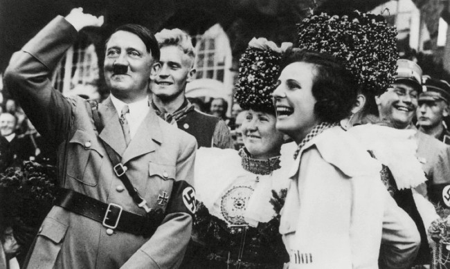 Leni Riefenstahl és Hitler 1934-ben, Nürnbergben (fotó forrása: Everett/Shutterstock)