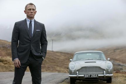 Daniel Craig és az Aston Martin DB5 (Skyfall)